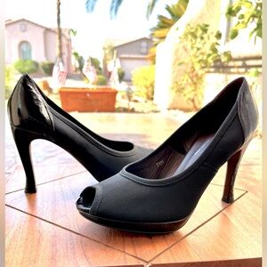 Donald Pliner gorgeous pumps- like new! Sz 7.5